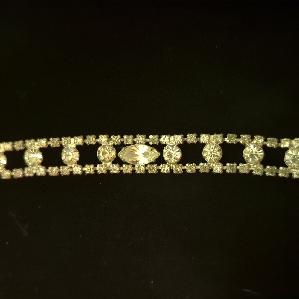 Garne jewelry bracelet